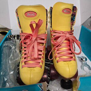 Moxi Beach Bunny Roller Quad Skates women’s size 6